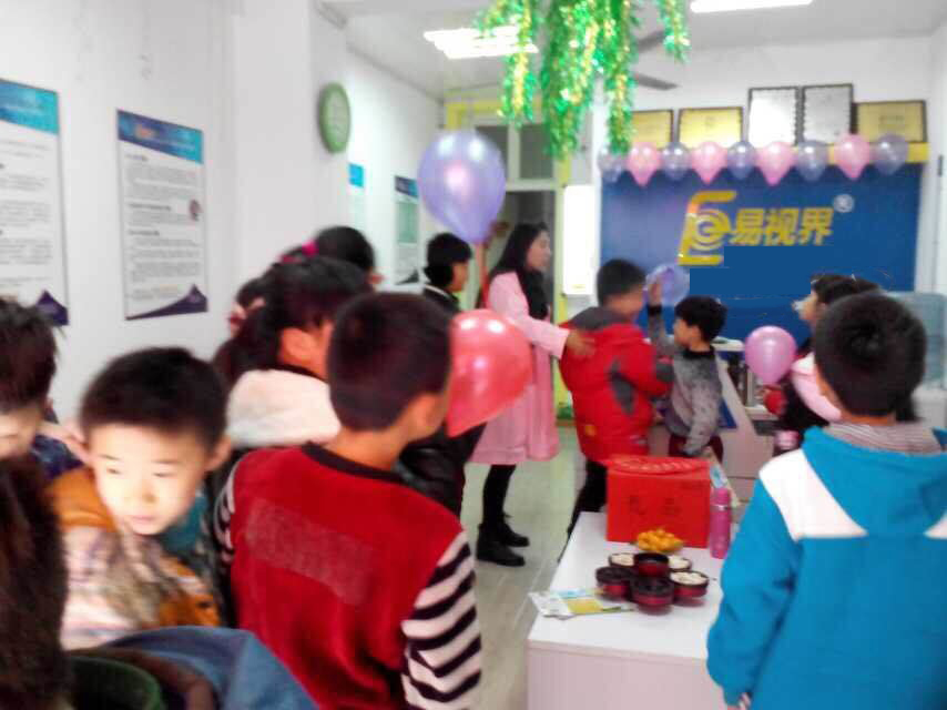 易視界和平店圓滿(mǎn)舉行店慶