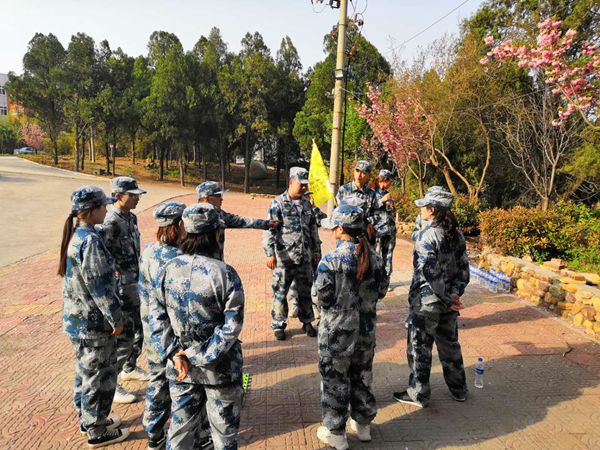 游戲環(huán)節(jié)中，大家齊心協(xié)作，群策群力