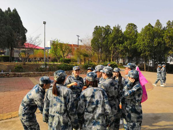 游戲環(huán)節(jié)中，大家齊心協(xié)作，群策群力