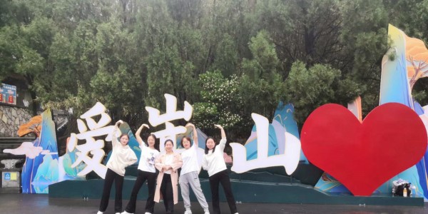 一路上開(kāi)心拍照的易視界小伙伴